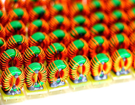 Bobines d'arrêt de mode commun à noyau amorphe/nano-cristallin de type V/H/SMD personnalisées IKP